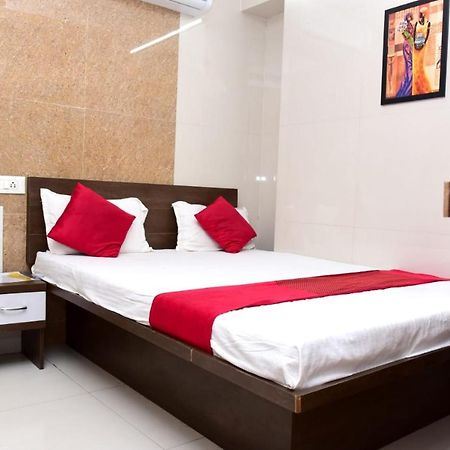 Nivant Lodge Solapur Extérieur photo