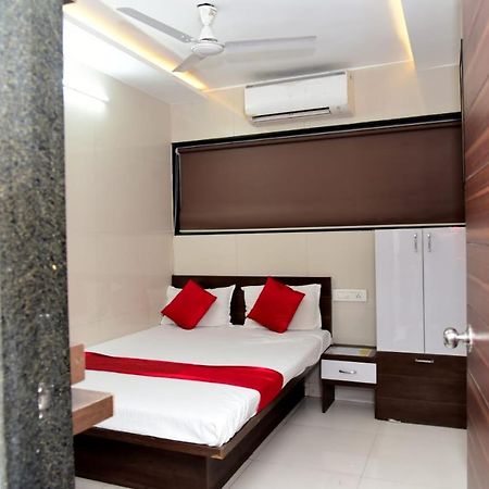 Nivant Lodge Solapur Extérieur photo