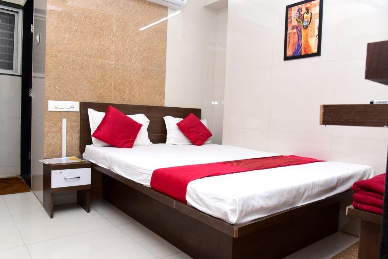 Nivant Lodge Solapur Extérieur photo