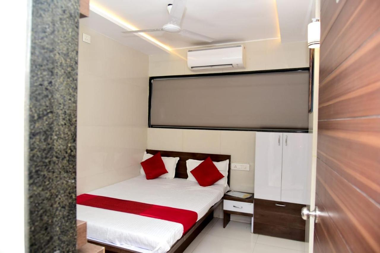 Nivant Lodge Solapur Extérieur photo