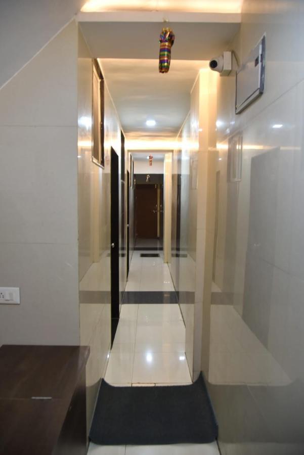 Nivant Lodge Solapur Extérieur photo